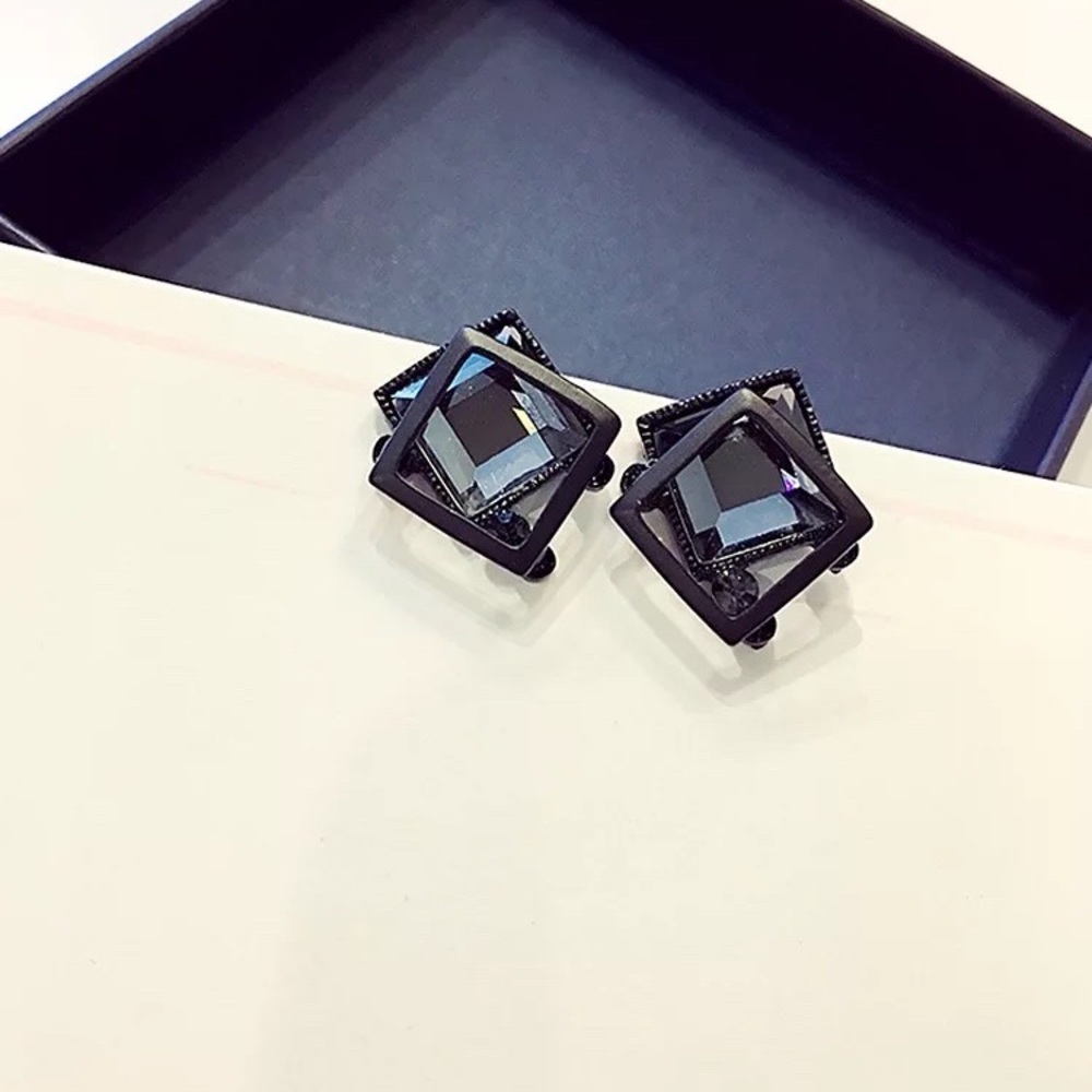 Women Classic Geometric Creative Earring - Picture 4 of 4